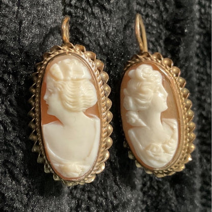 Vintage Gold Cameo Pendant Necklace & Earrings Set With Intricate Carved Shell Design On Box Chain14”,  Pendant 1.5”, Chain 14”
