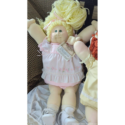 Toy Cabbage Patch Kids 1984 1985 Signed Shoe Soft Sculpture Dress Hair Curly Birth Certificate Doll Adoption Documentation